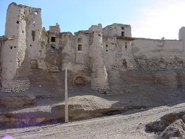 قلعه باستاني ايزدخواست
